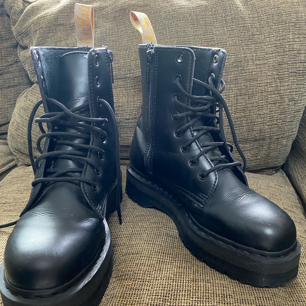 Doc Martens Jadon II MONO Platforms Vegan Leather